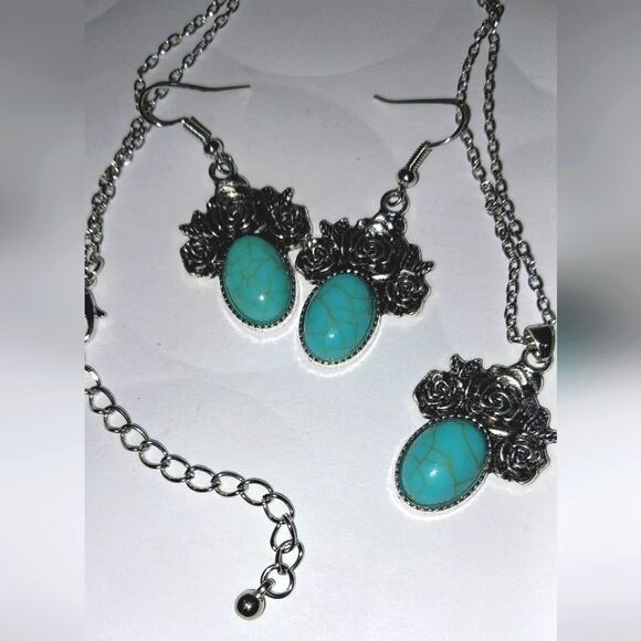 Vintage Round Ancient Silver Charm Geometric Pattern necklace set - Picture 3 of 11